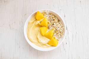 Beneficios smoothie bowl de piña costa rica congelada