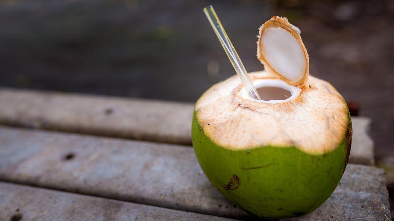 agua de coco costa rica saluzzo